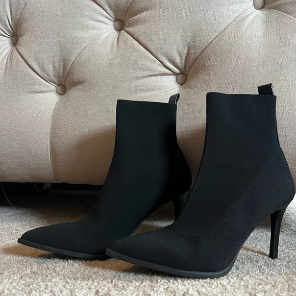 Steve Madden 🌸Heel Boots🌸stretchy material - Picture 1 of 7